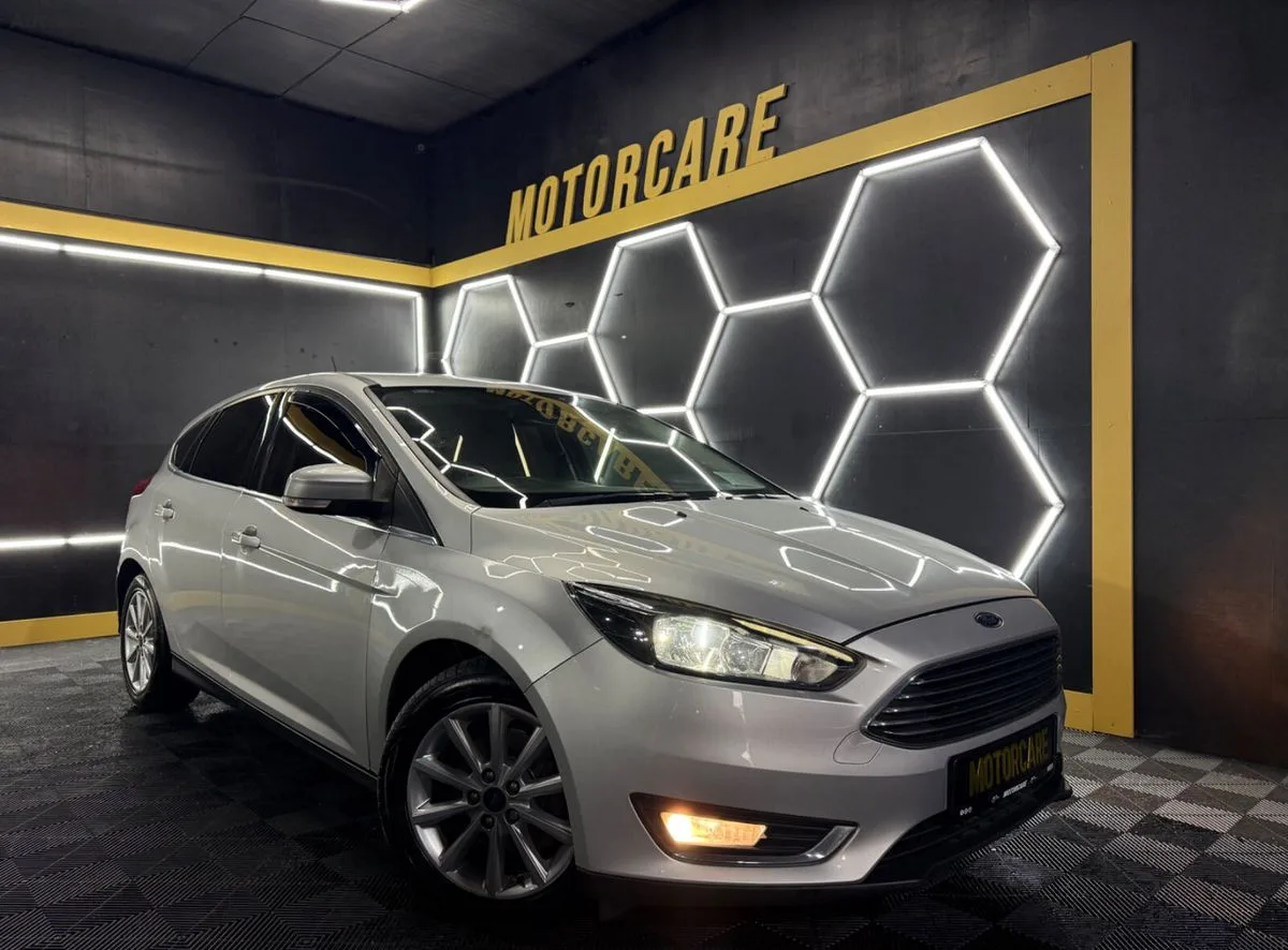 2017 Ford Focus – photo 2