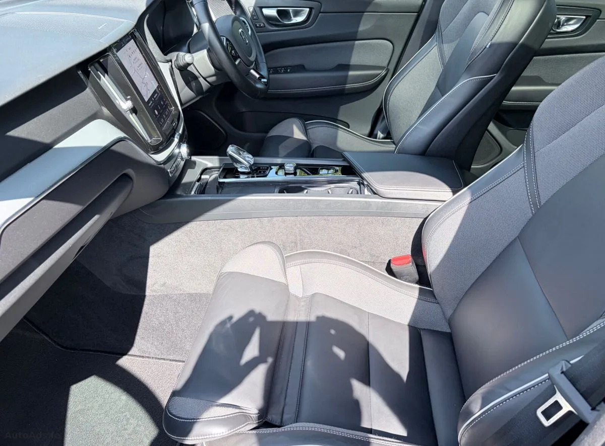 2025 Volvo XC60 – photo 13