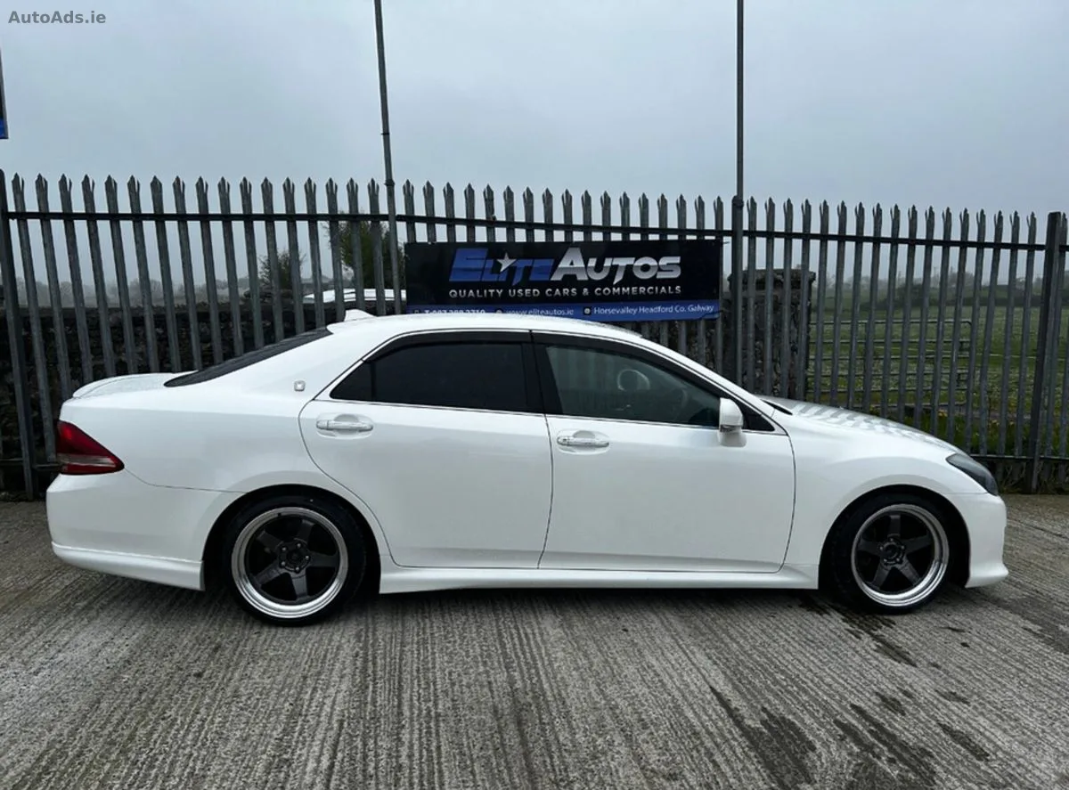 2009 Toyota Crown – photo 2