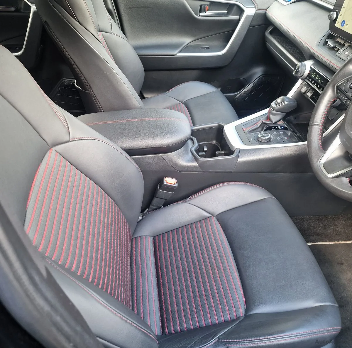 2024 Toyota RAV4 – photo 12