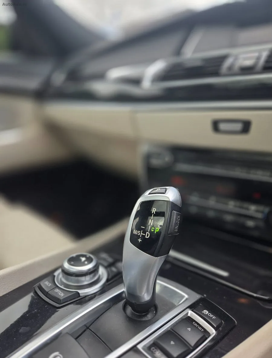 2013 BMW 5-Series – photo 17