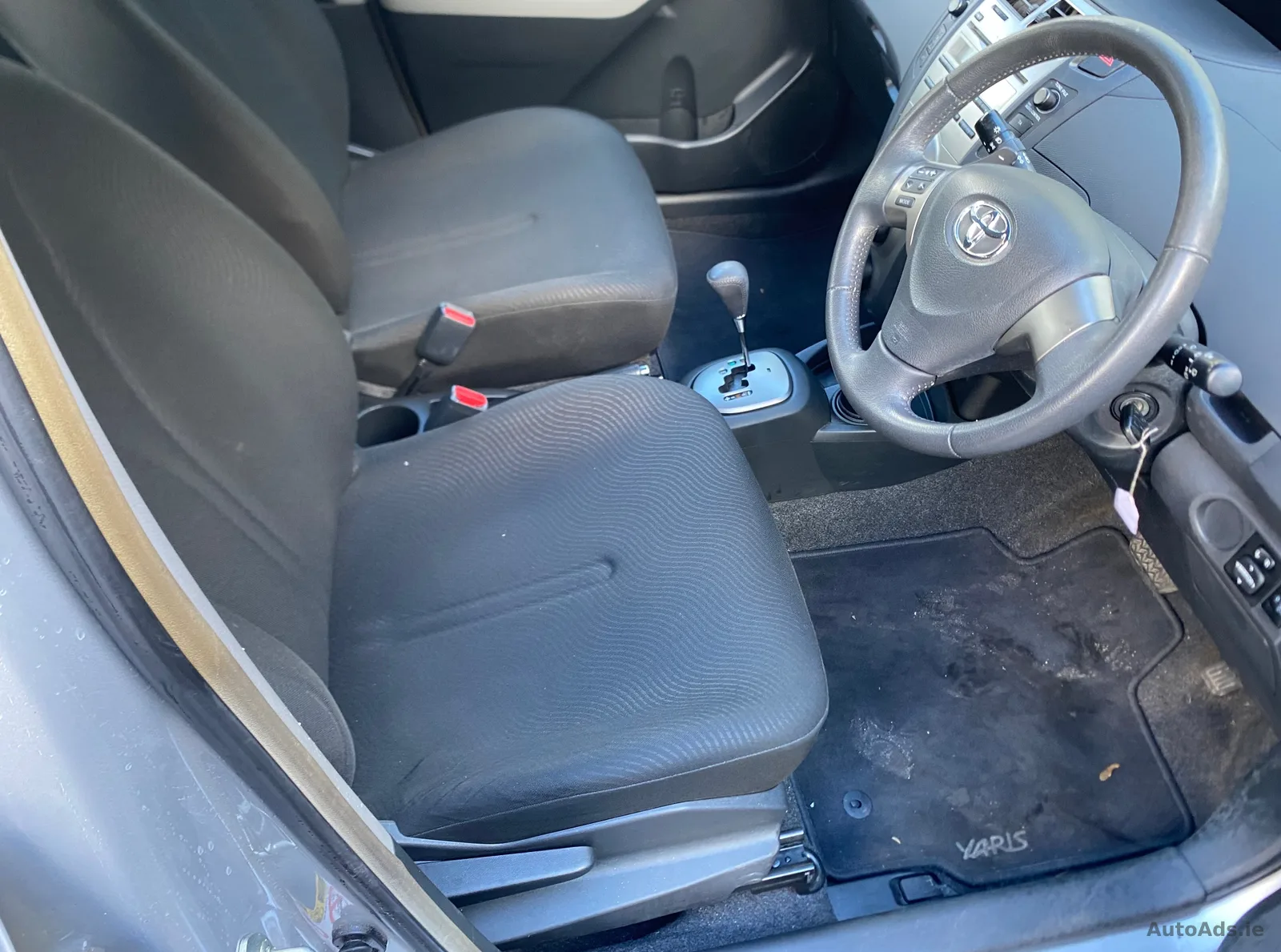 2011 Toyota Yaris – photo 7