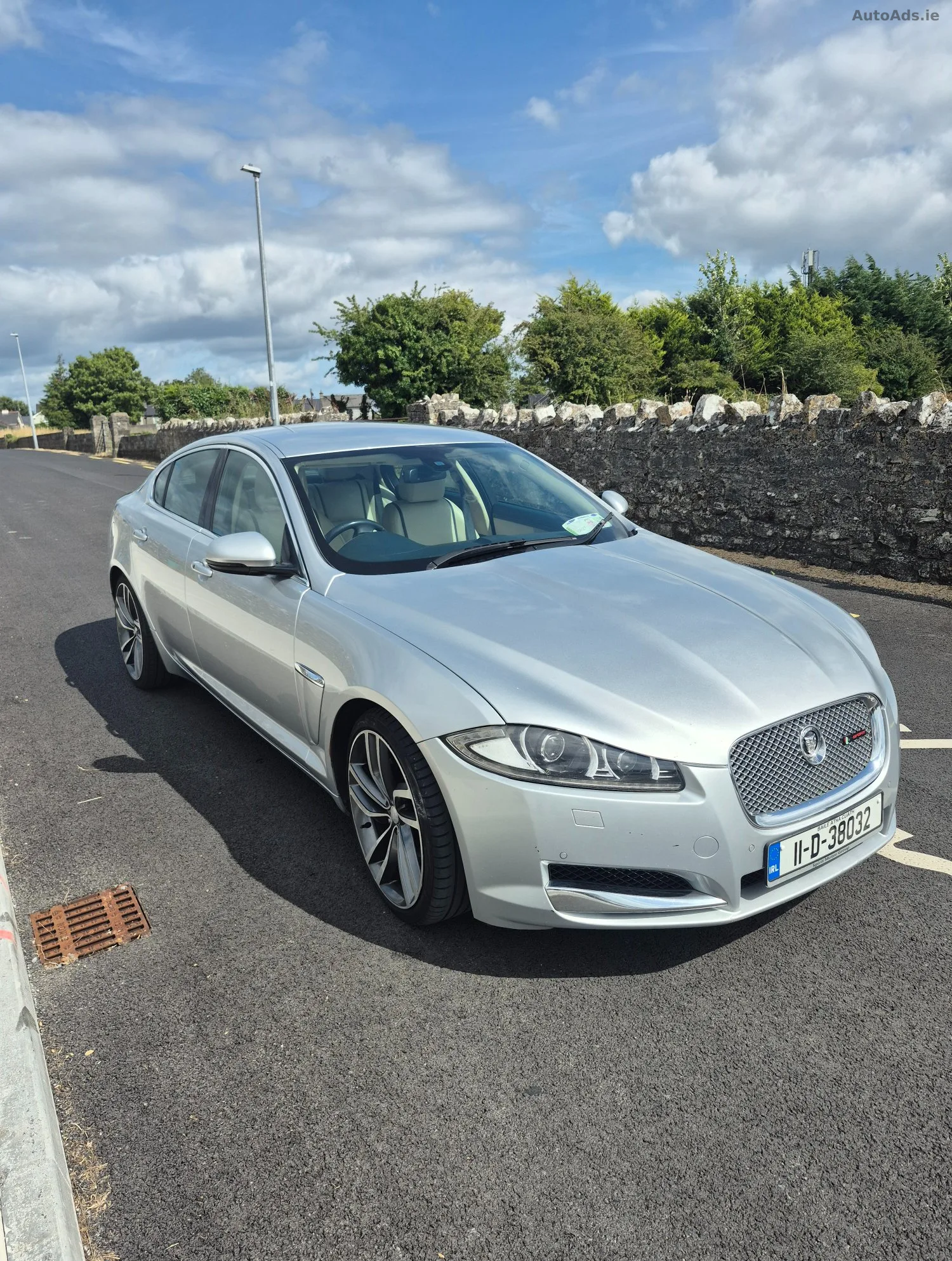 2011 Jaguar XF – photo 2