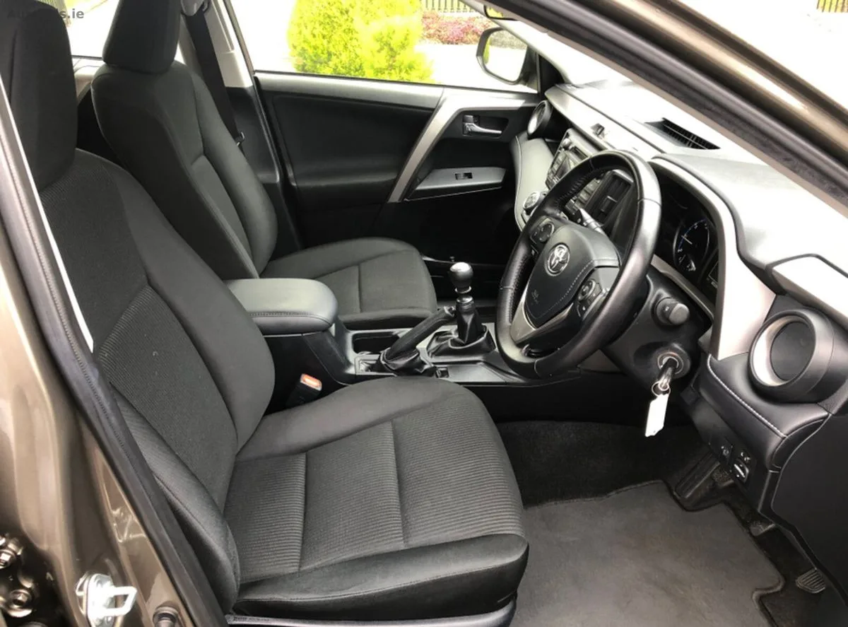 2016 Toyota RAV4 – photo 8