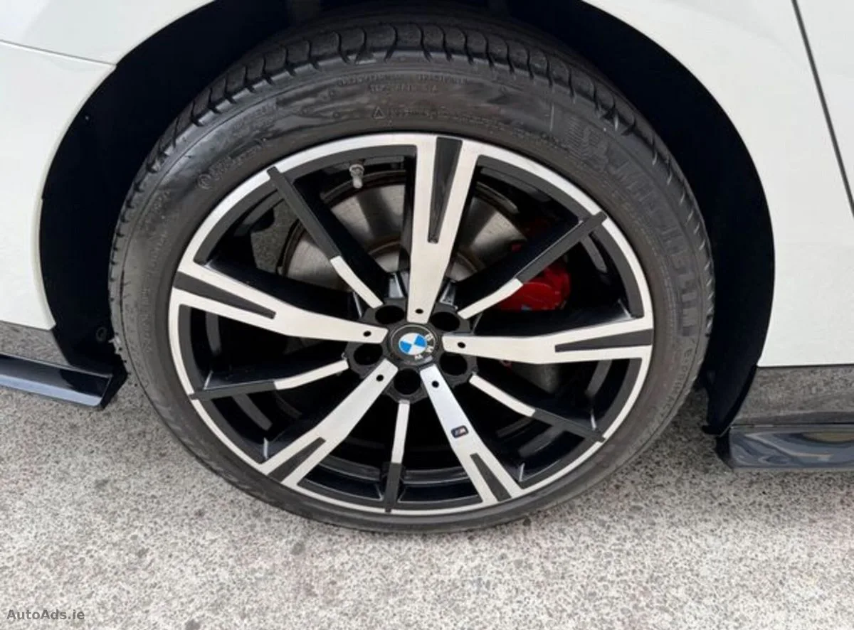 2025 BMW 5-Series – photo 7
