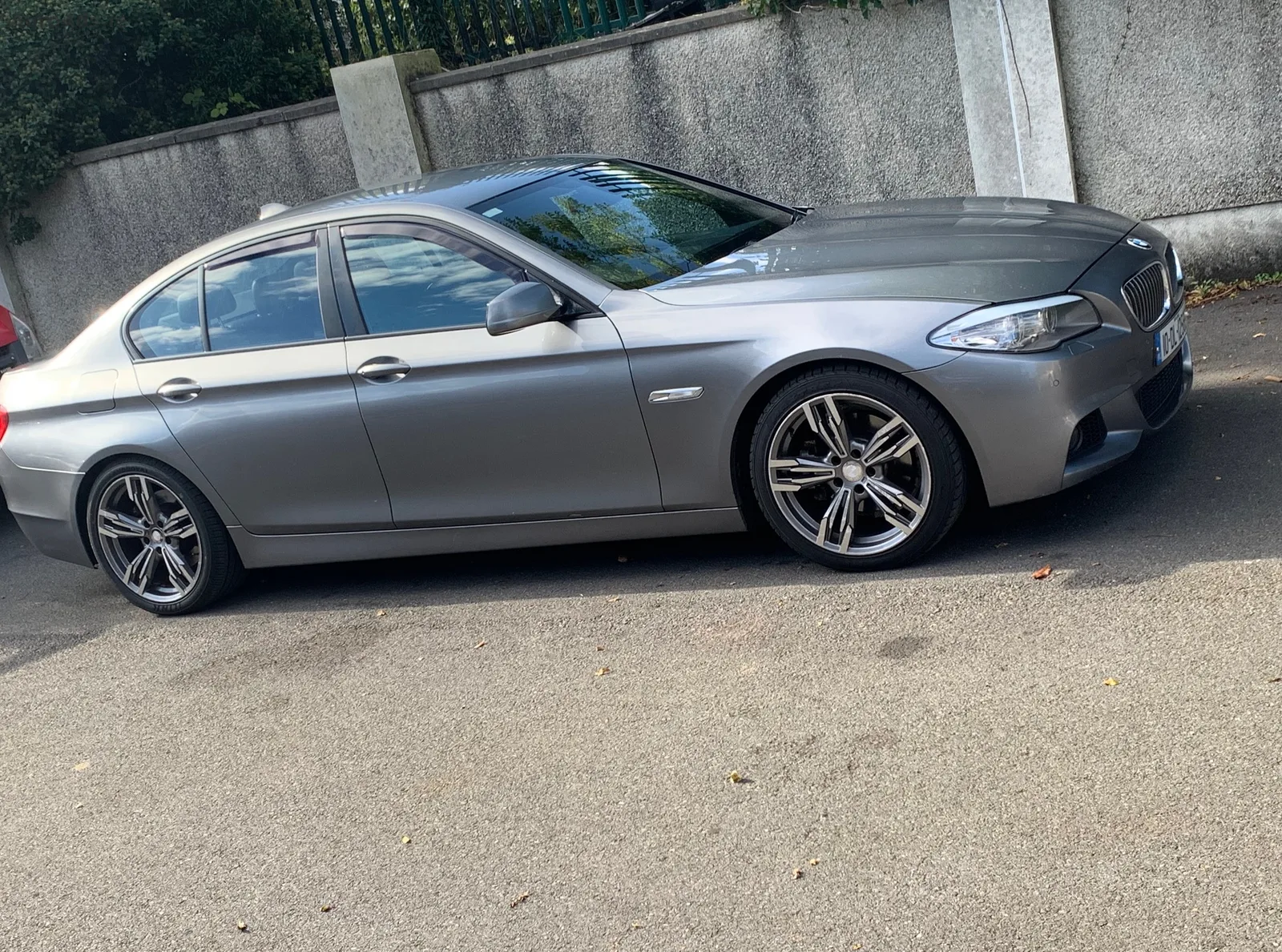 2010 BMW 5 Series – photo 2