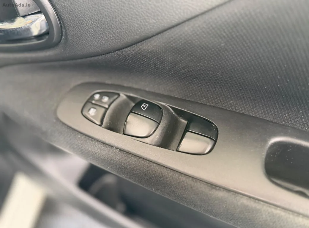 2015 Nissan Serena – photo 12