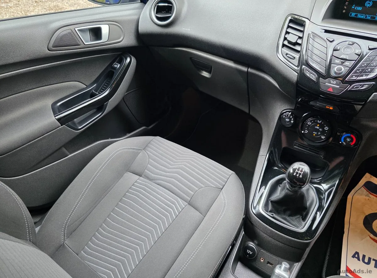 2015 Ford Fiesta – photo 14