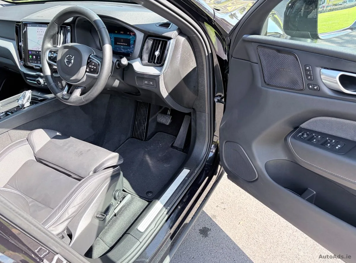 2025 Volvo XC60 – photo 12