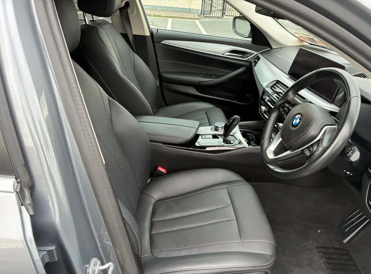 2023 BMW 5-Series – photo 15