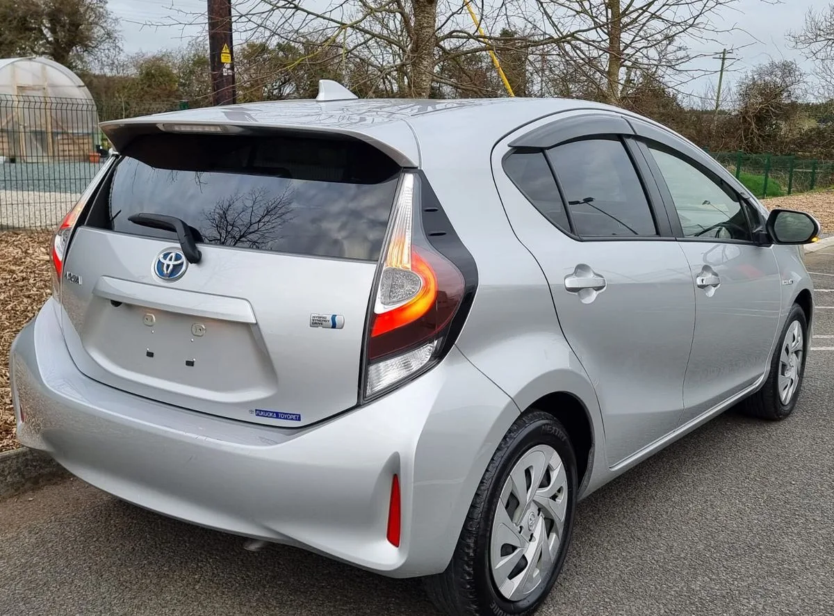 2019 Toyota Aqua – photo 2