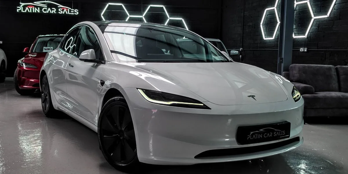 2025 Tesla Model 3 – photo 2
