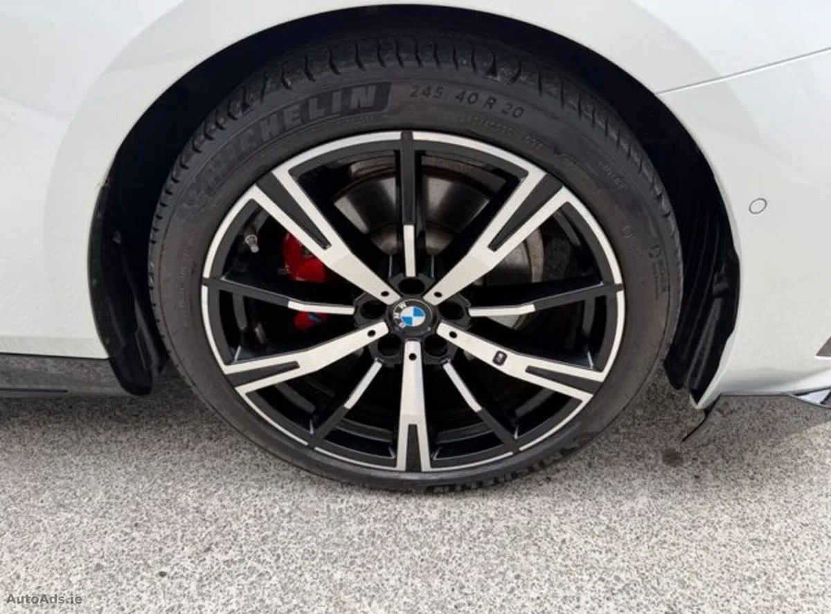 2025 BMW 5-Series – photo 9