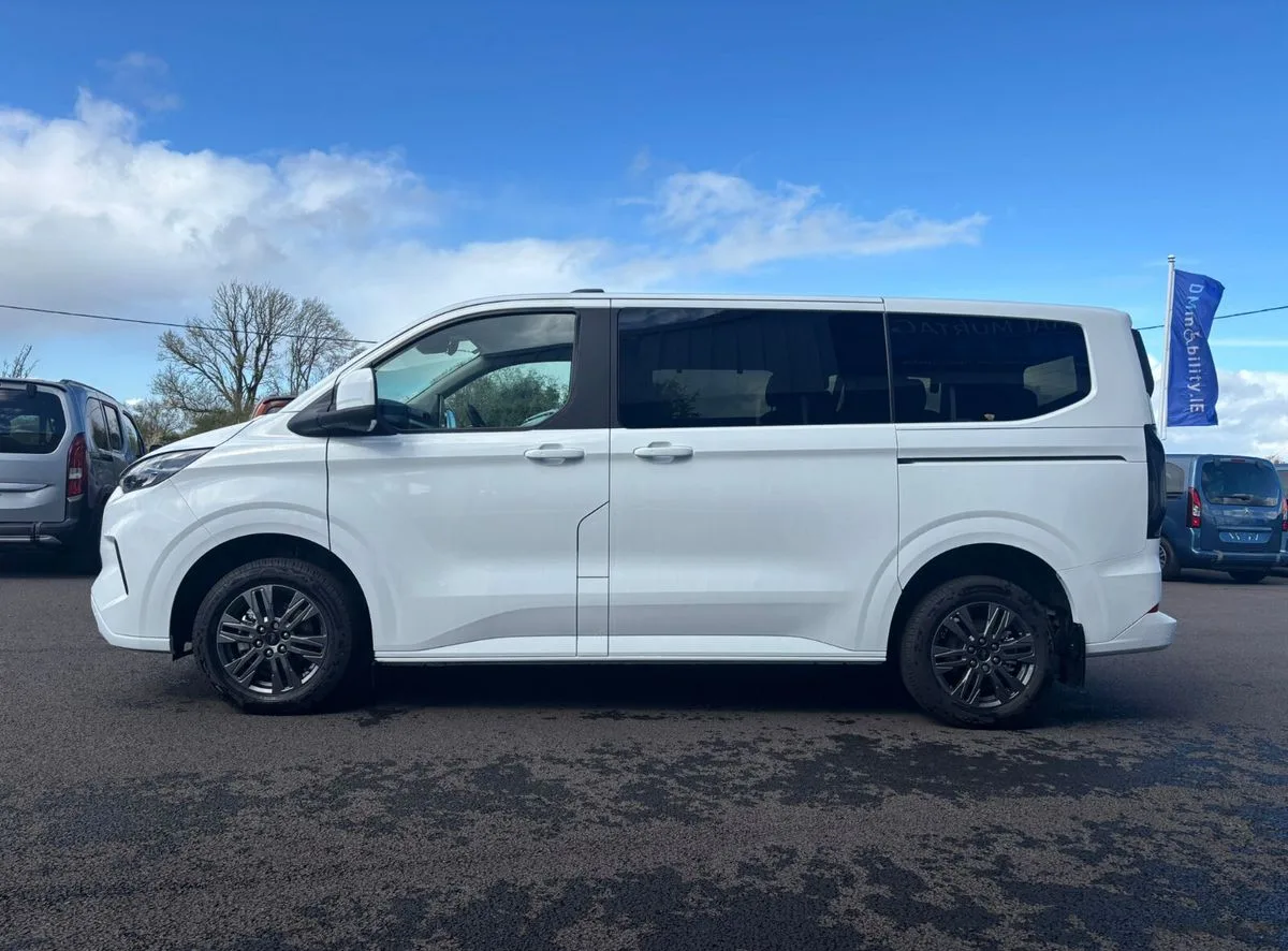 2026 Ford Tourneo Custom – photo 4