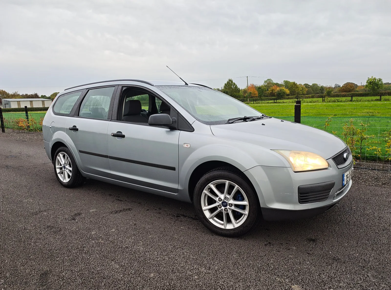 2005 Ford Focus – photo 2