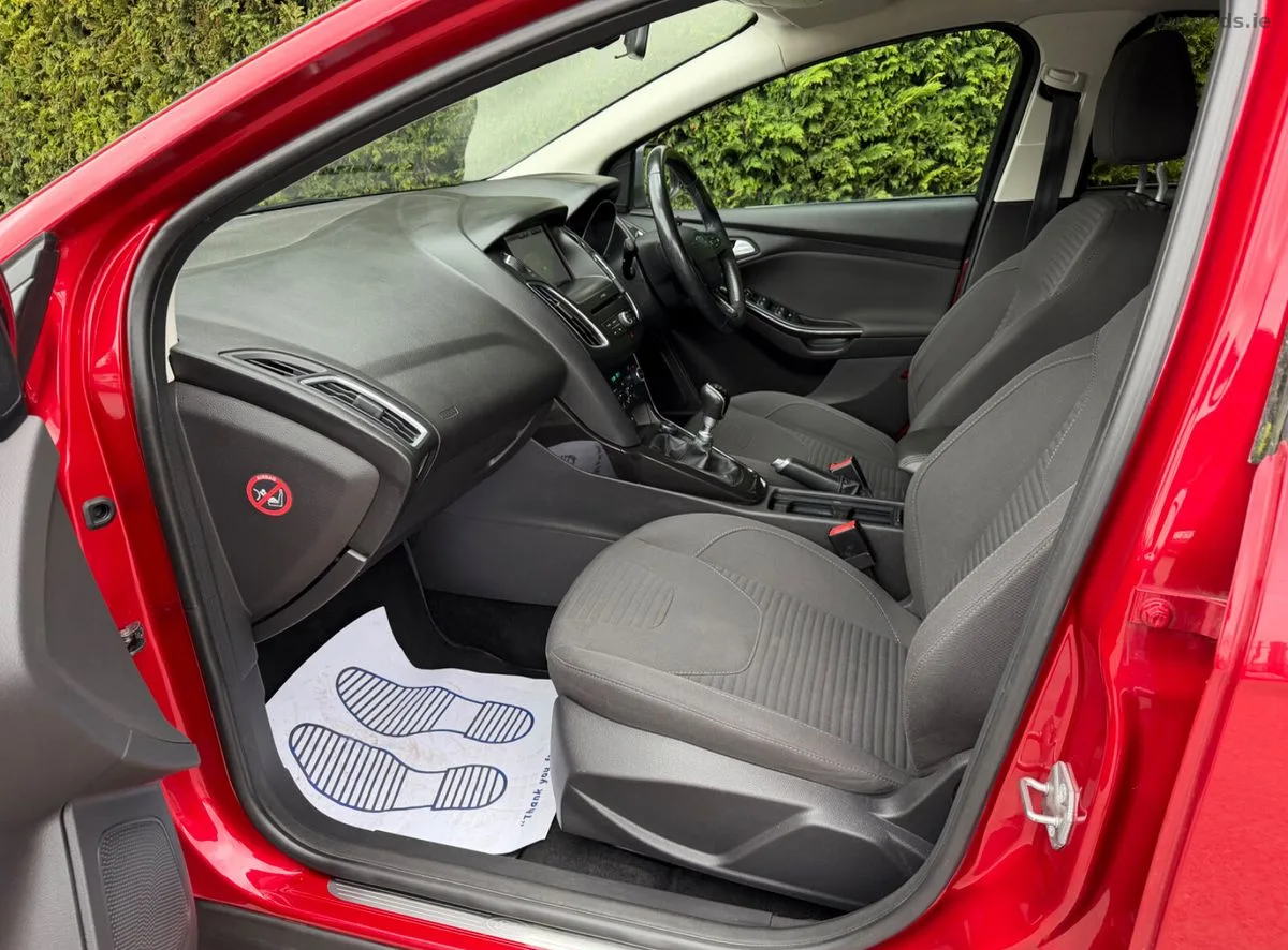 2016 Ford Focus – photo 14