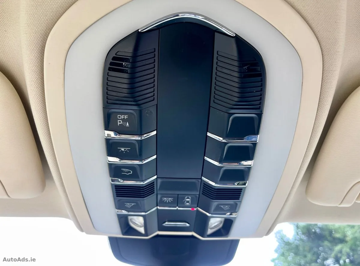 2015 Porsche Panamera – photo 17