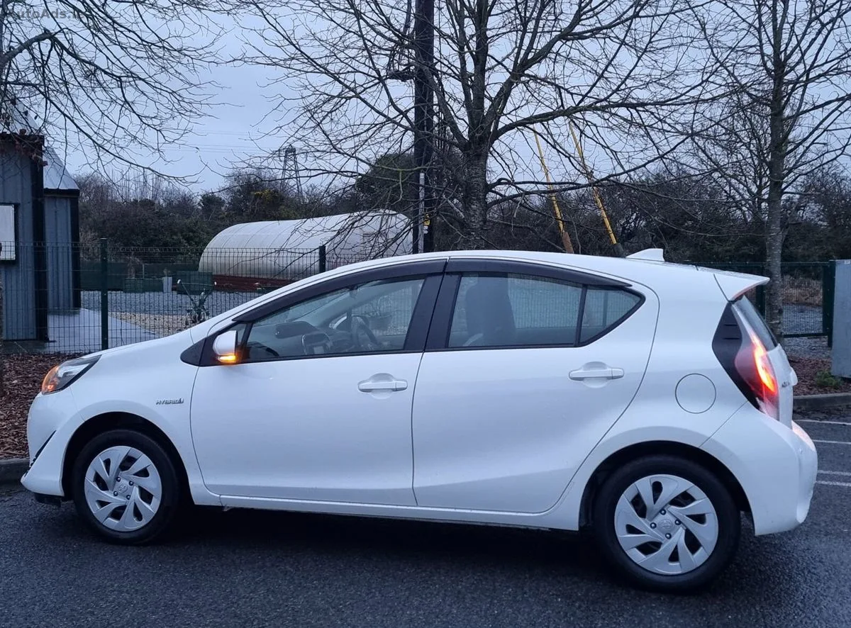 2020 Toyota Aqua – photo 6