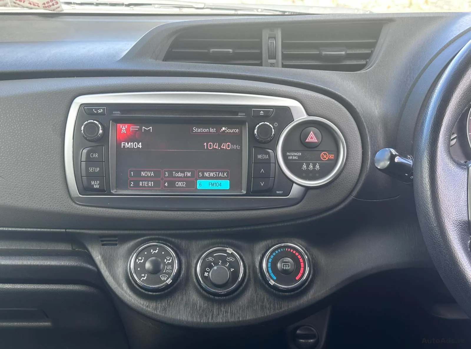 2012 Toyota Yaris – photo 10