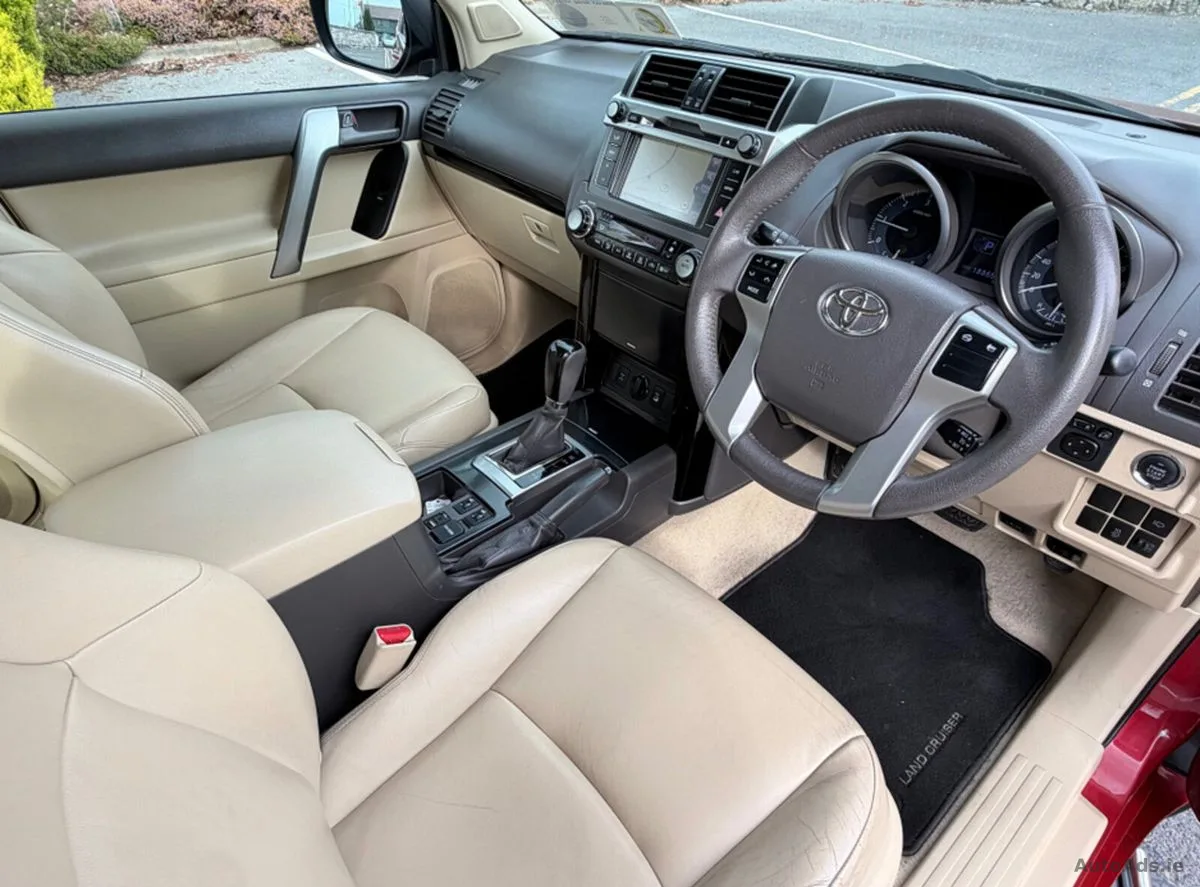 2017 Toyota Land Cruiser – photo 9