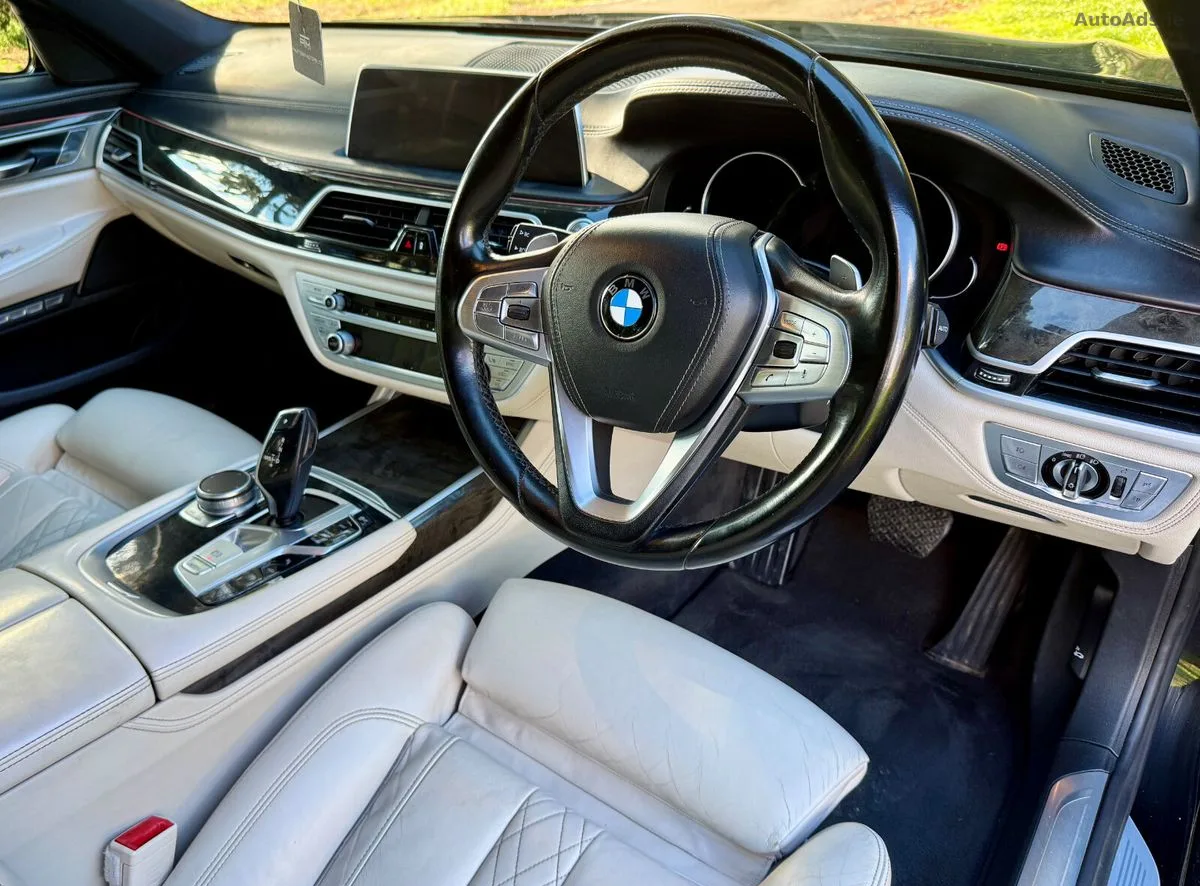 2017 BMW 7-Series – photo 12