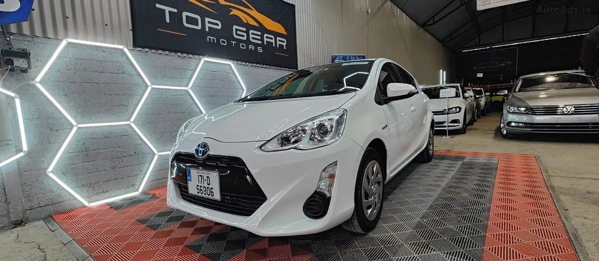 2017 Toyota Aqua – photo 1