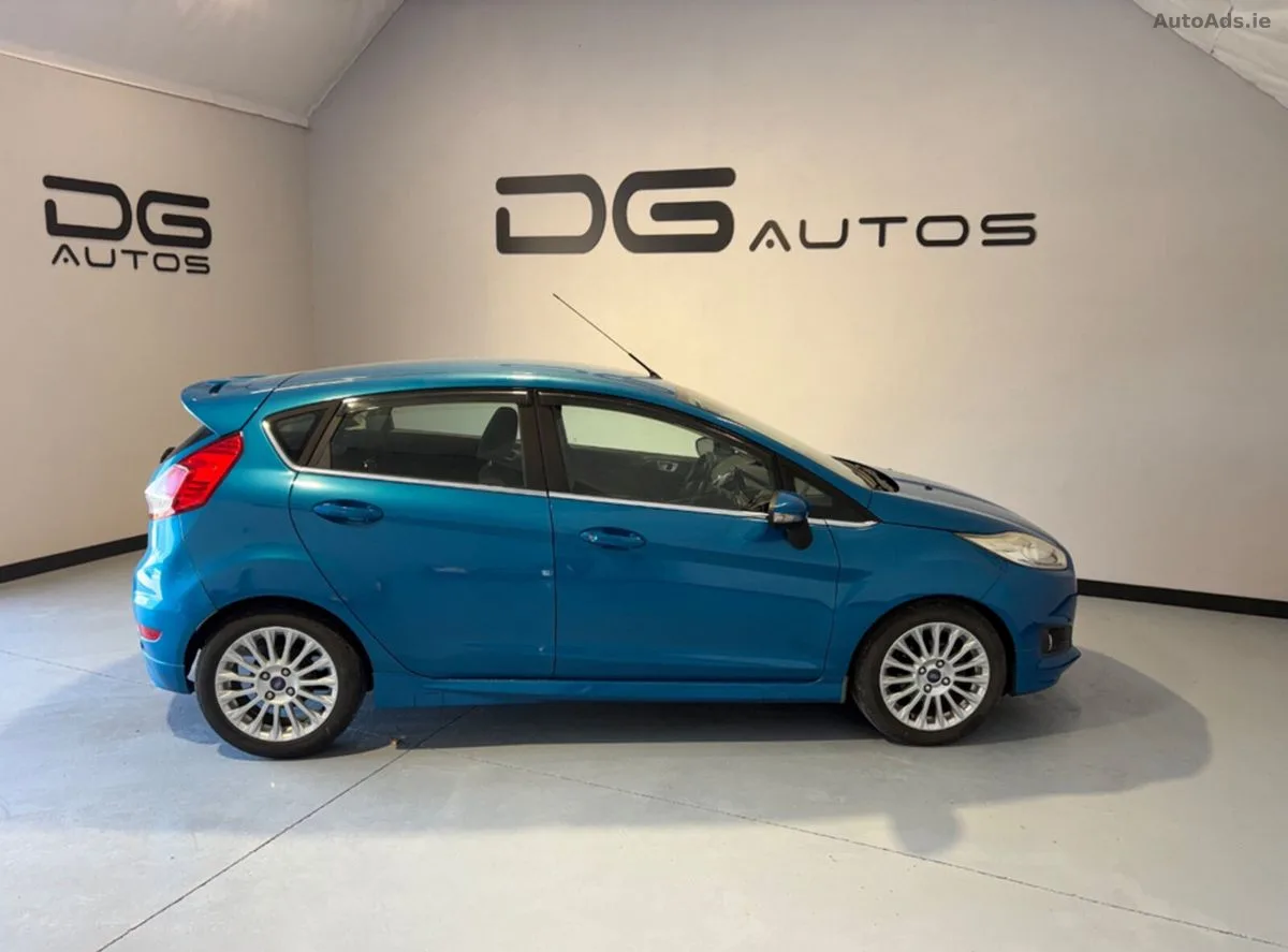 2015 Ford Fiesta – photo 2