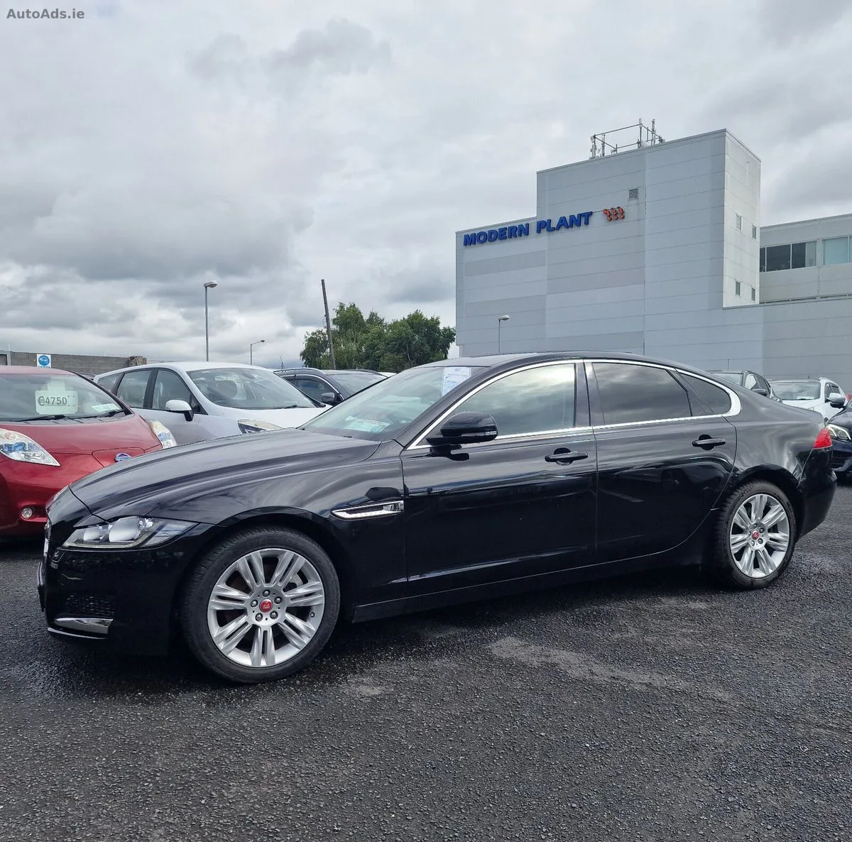 2017 Jaguar XF – photo 2