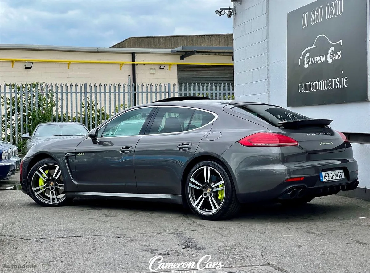 2015 Porsche Panamera – photo 2