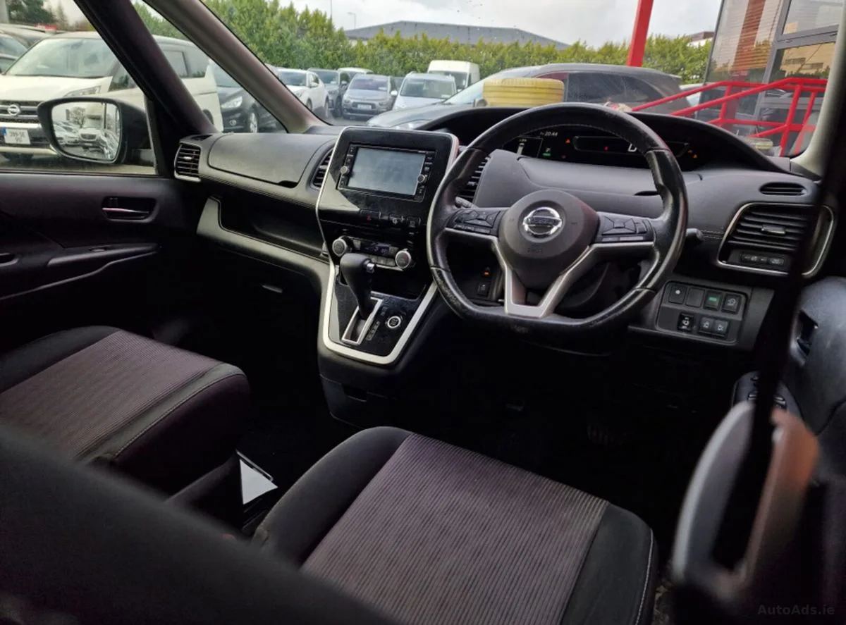 2017 Nissan Serena – photo 11