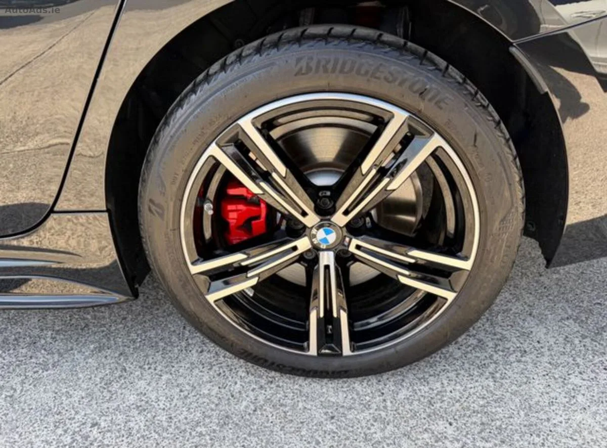 2025 BMW 3-Series – photo 9