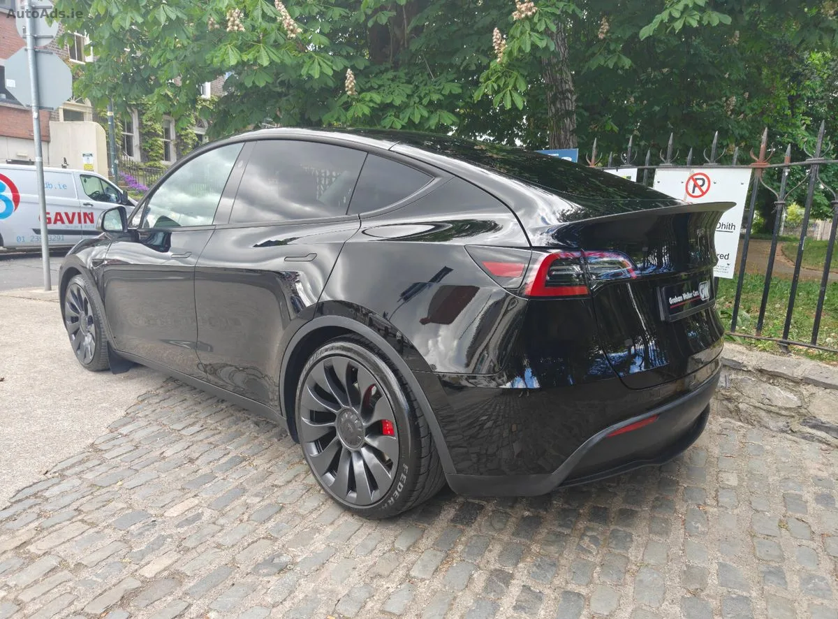 2024 Tesla Model Y – photo 2
