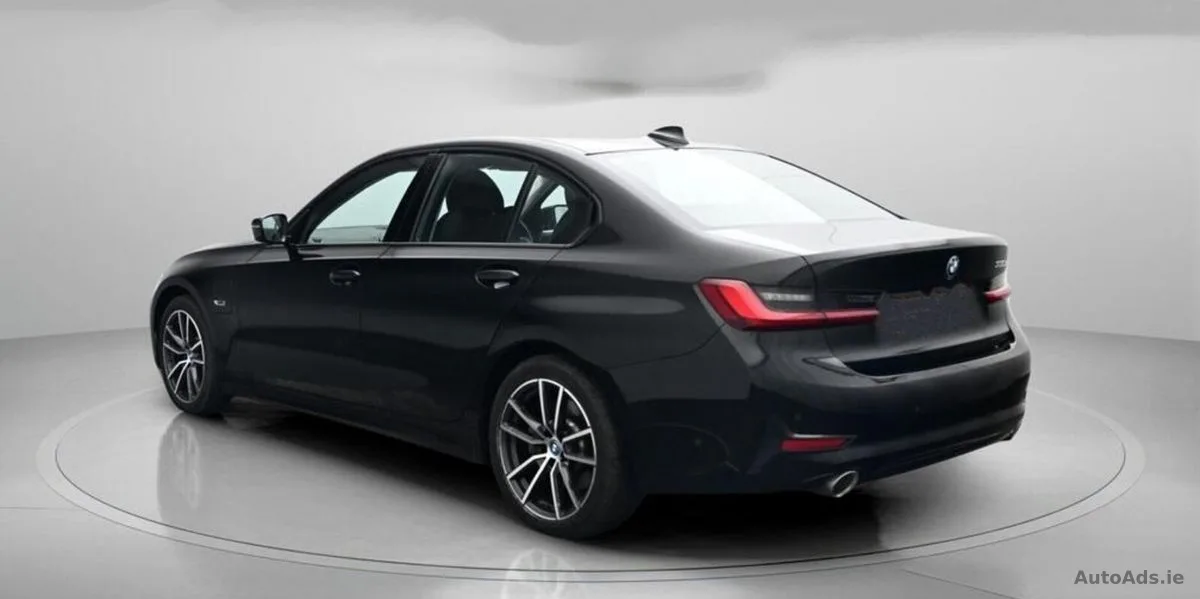 2022 BMW 3-Series – photo 3