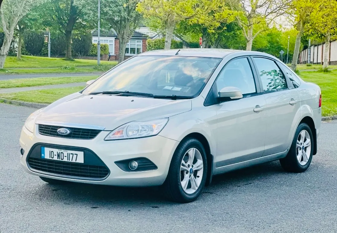 2010 Ford Focus – photo 2