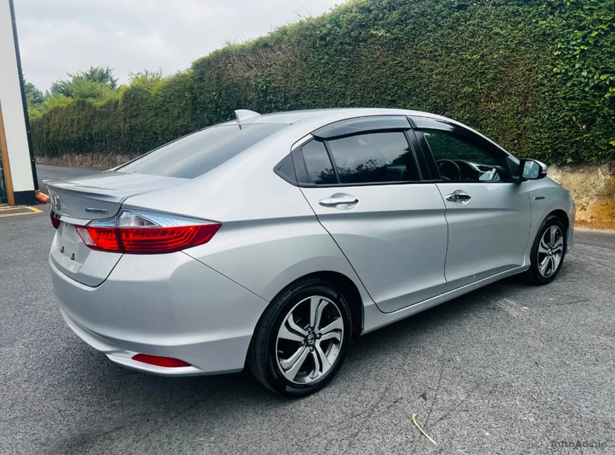 2016 Honda Grace – photo 10