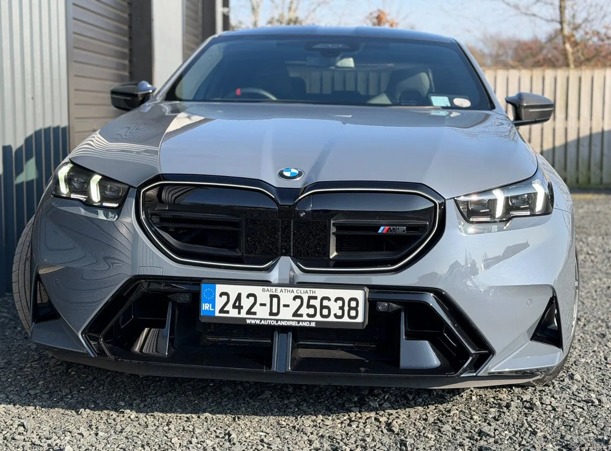 2024 BMW M5 – photo 2