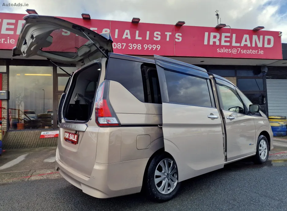2017 Nissan Serena – photo 6