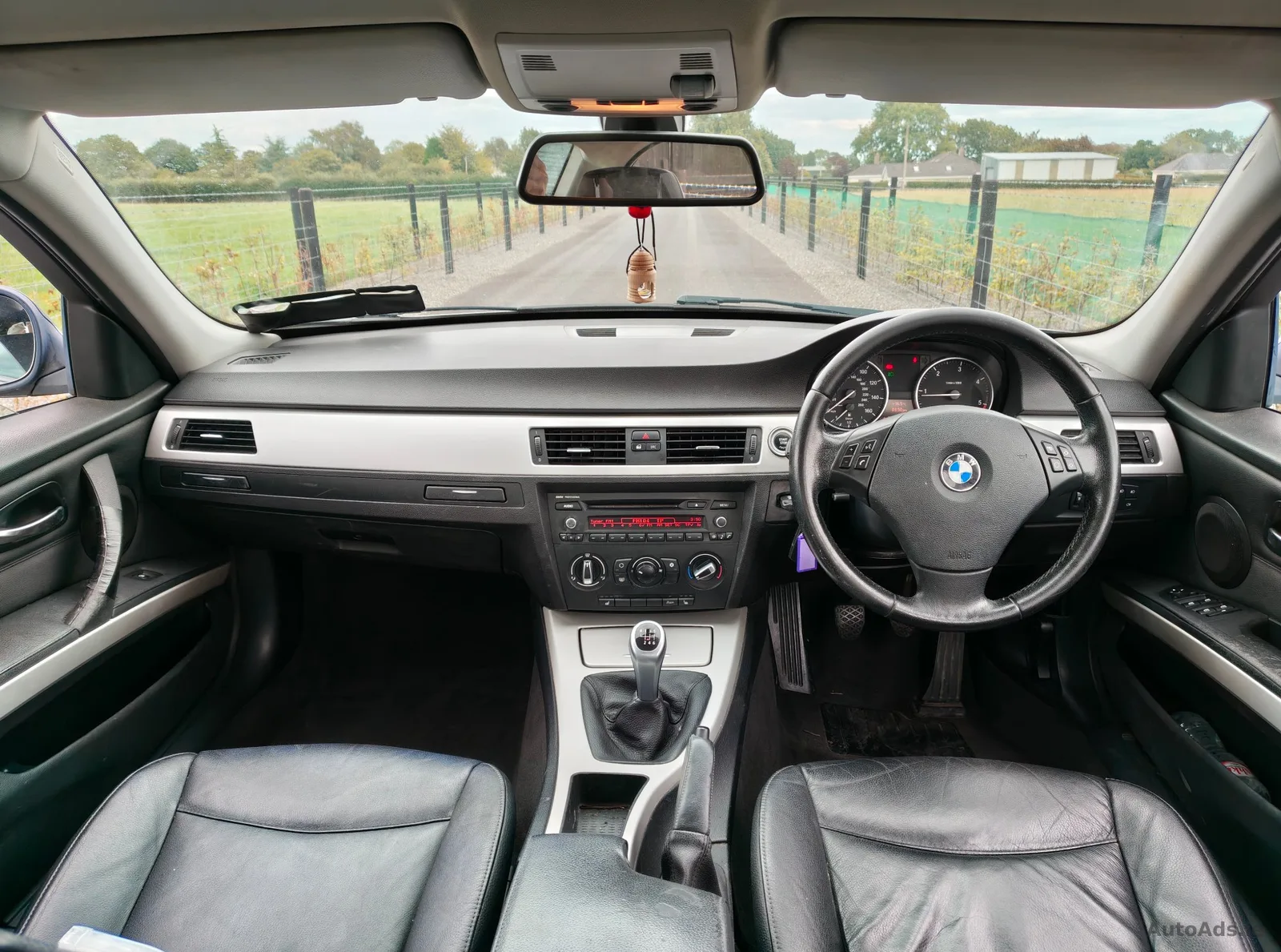 2011 BMW 3 Series – photo 7