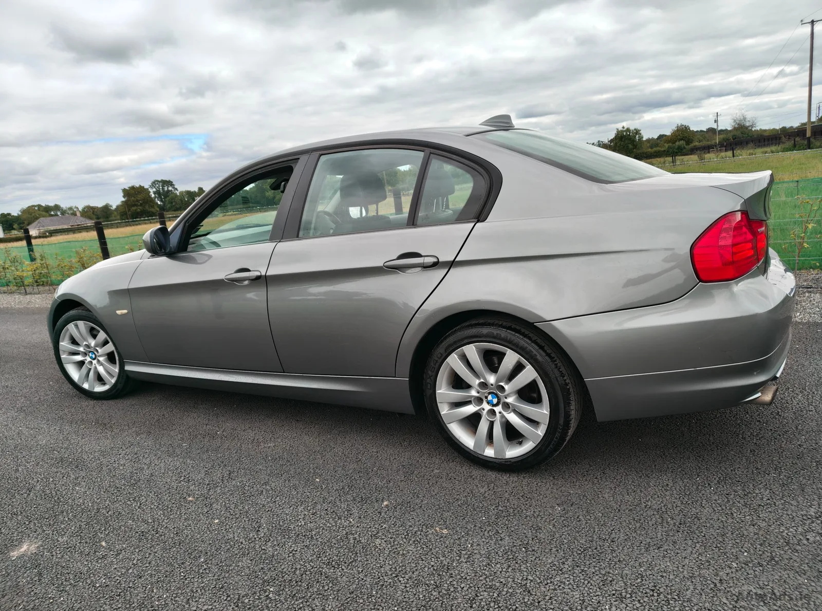 2011 BMW 3 Series – photo 5