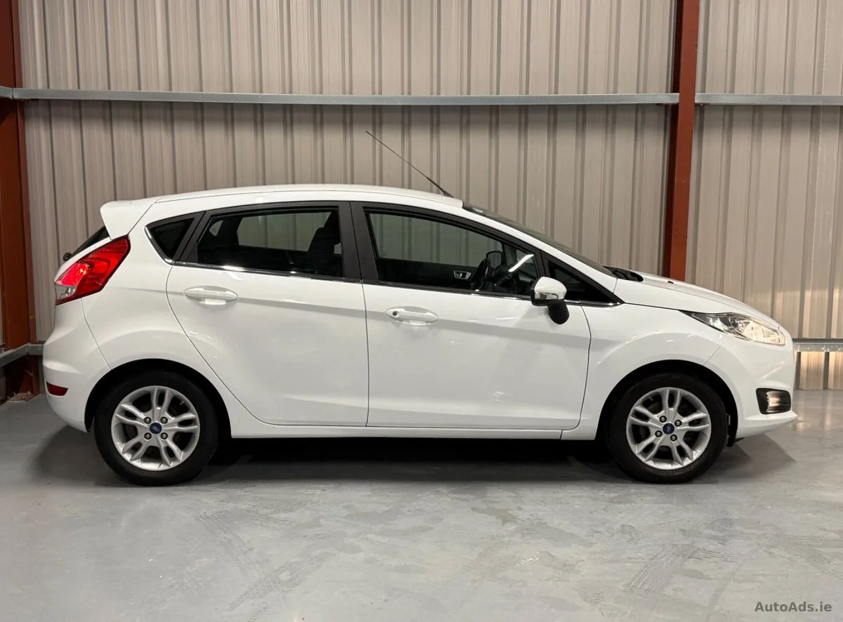 2015 Ford Fiesta – photo 8