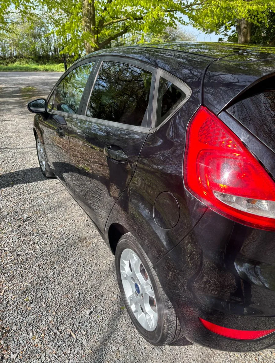 2011 Ford Fiesta – photo 8