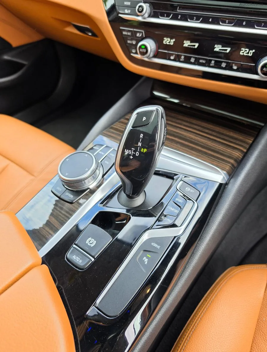 2017 BMW 5-Series – photo 20