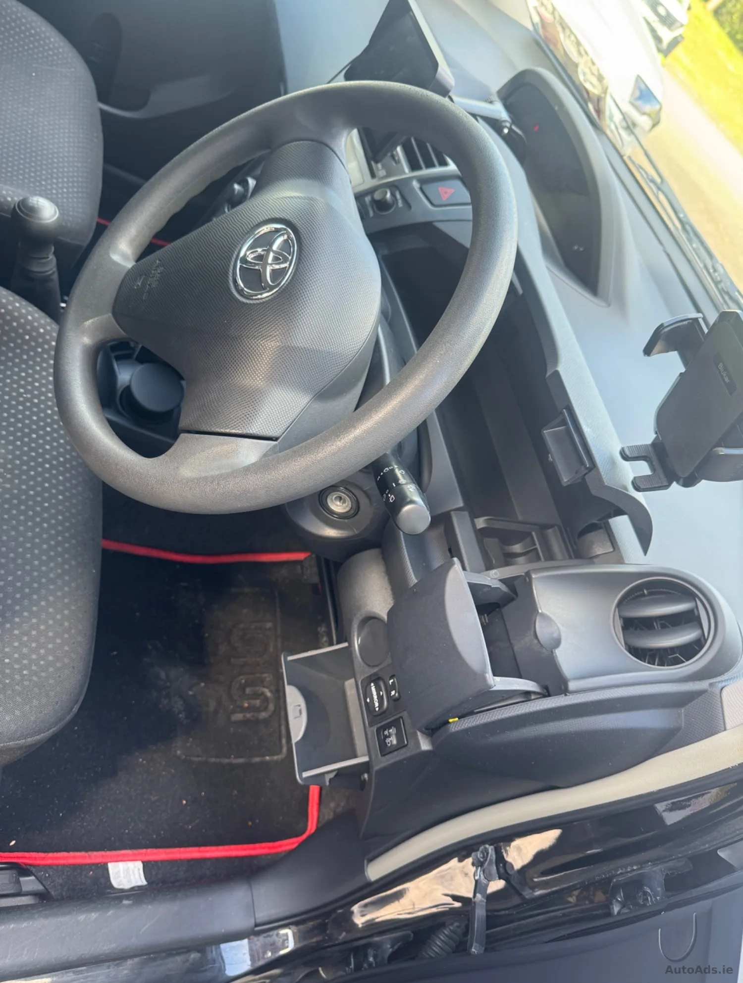 2011 Toyota Yaris – photo 9