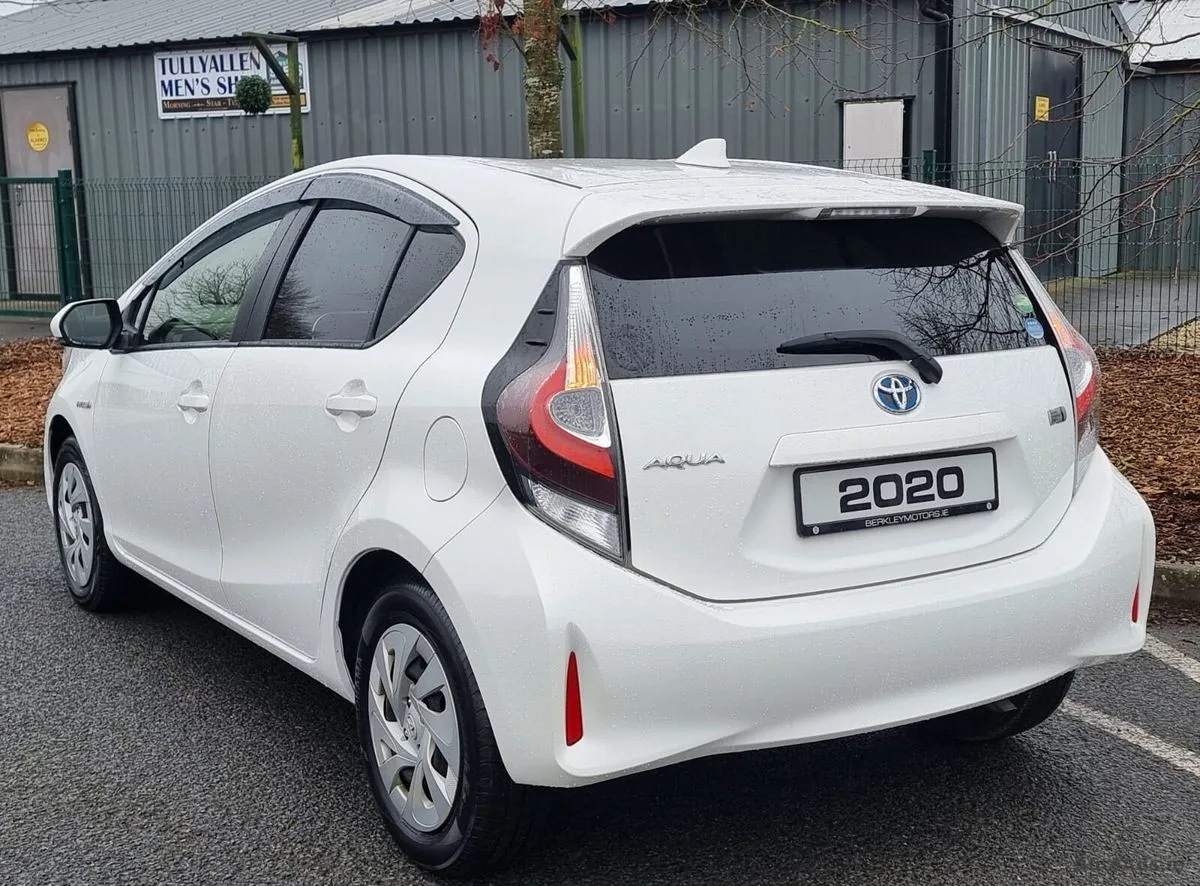 2020 Toyota Aqua – photo 2