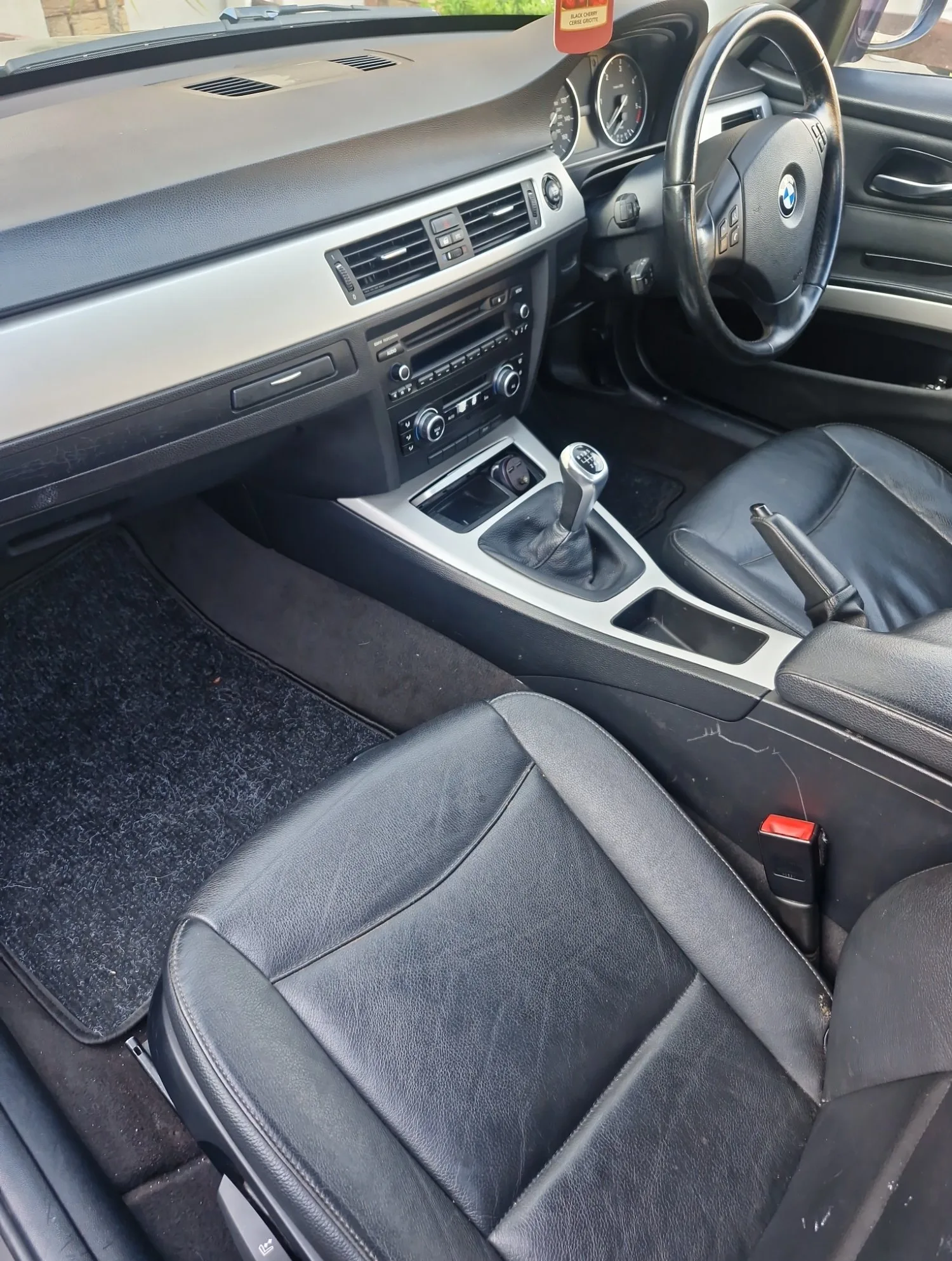 2010 BMW 3 Series – photo 3