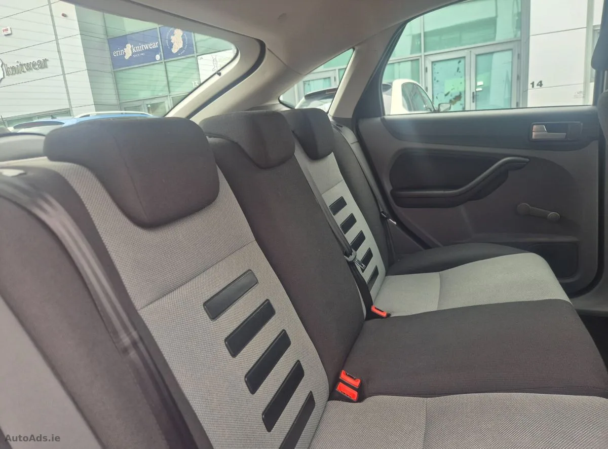 2011 Ford Focus – photo 12