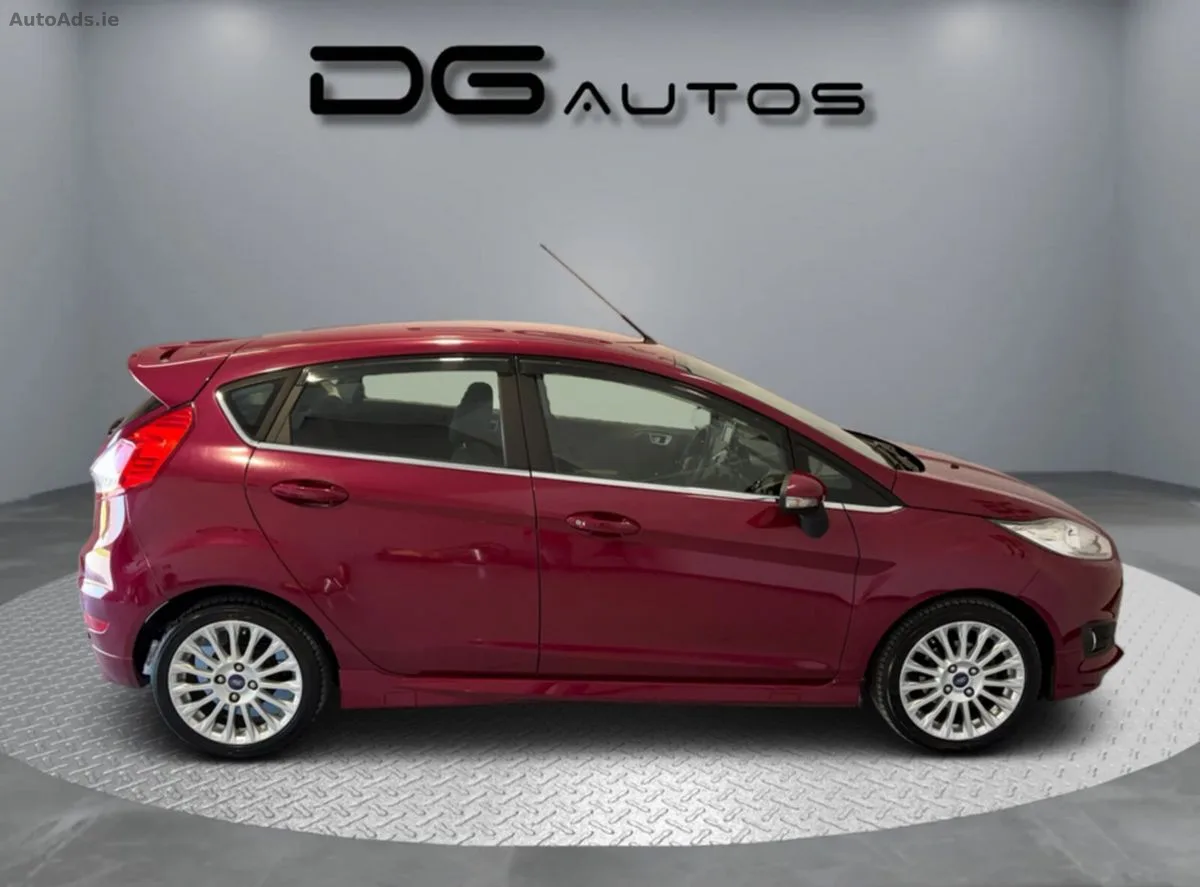 2015 Ford Fiesta – photo 2