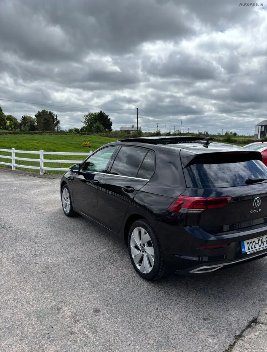 2022 Volkswagen Golf – photo 2