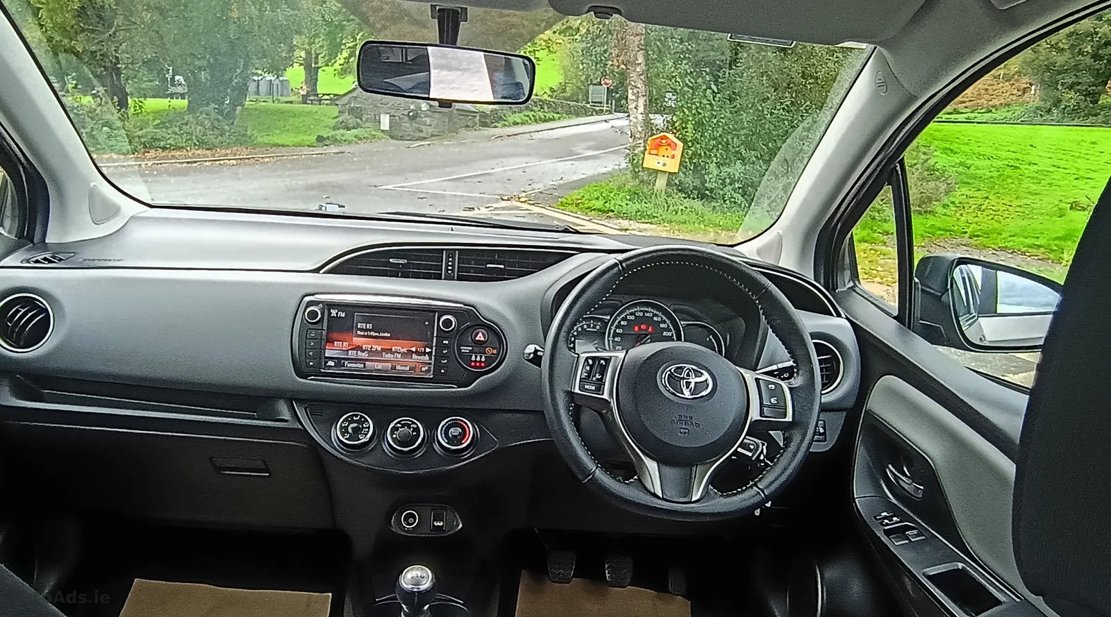 2015 Toyota Yaris – photo 8