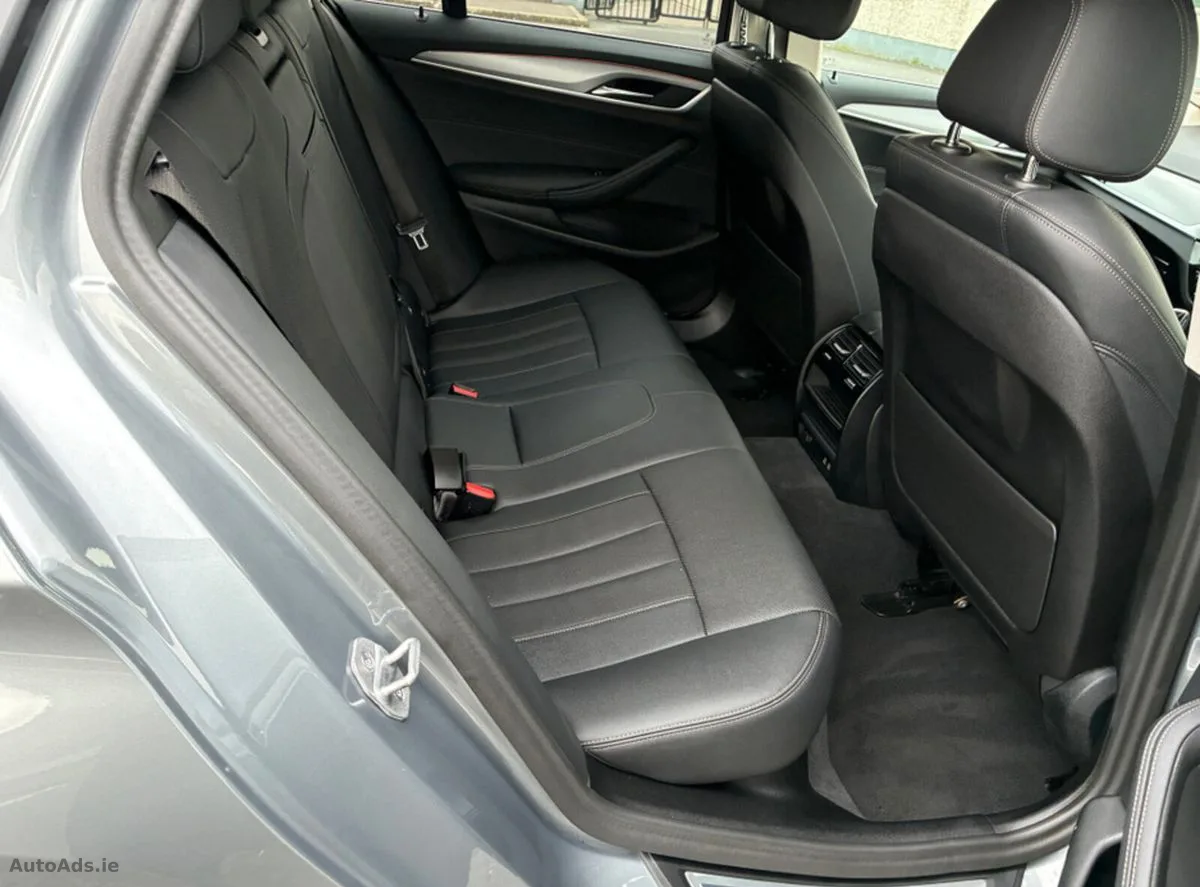 2023 BMW 5-Series – photo 13